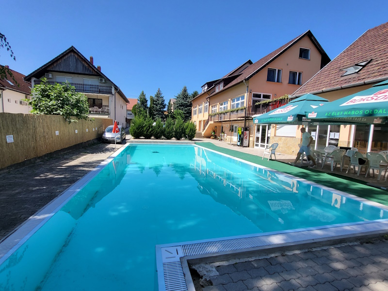 Balatonlelle Medencés